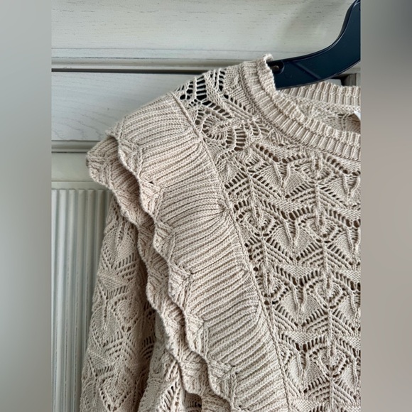 LINE & DOT Women’s Cream Knit Crochet Ruffle Sweater Size Small - Picture 3 of 15